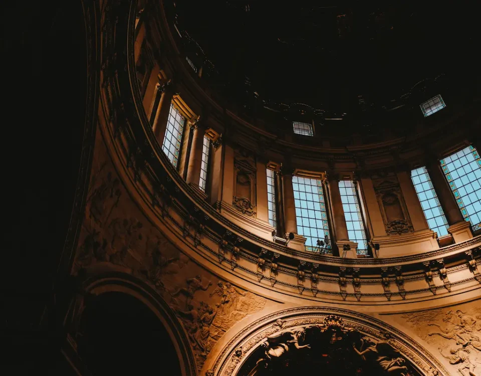 imagem conceito de um tribunal com diversas áreas do direito