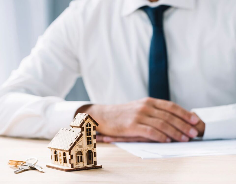 Aspectos Legais do Aluguel de Imóveis para Turistas advogado com contrato para alugar imóveis para turistas