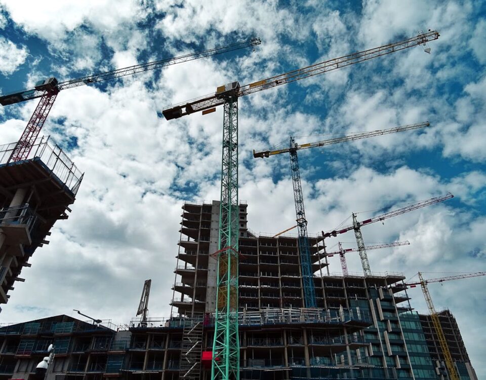 Direitos e deveres em contratos de grandes obras Direitos e deveres em contratos de grandes obras