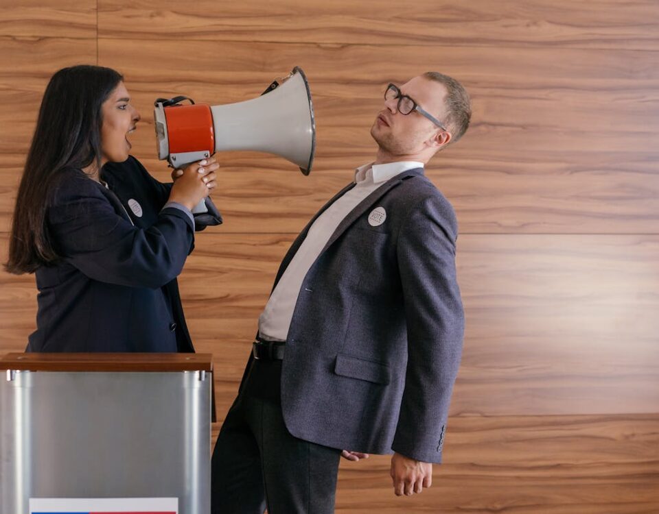 A importância do direito eleitoral nas disputas políticas Woman Shouts on Man Using Megaphone