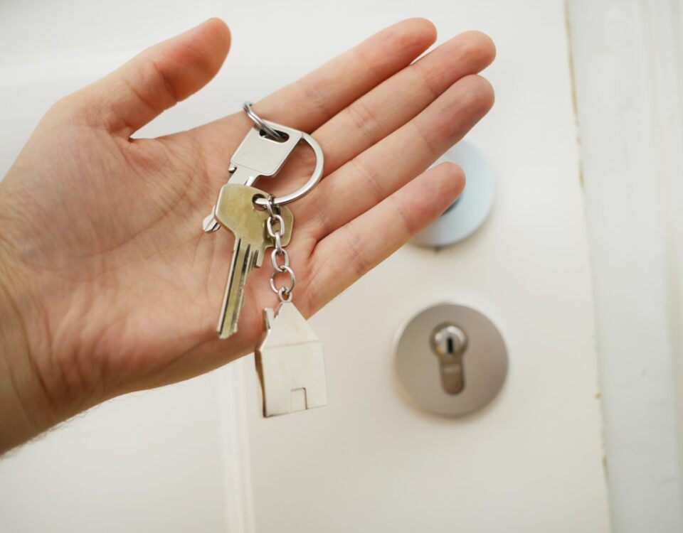 Documentação essencial para investir em loteamentos e apartamentos keys on hand