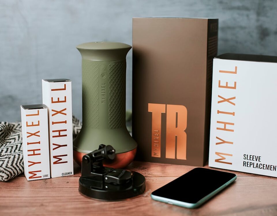 O que diz a lei sobre vendas de produtos eróticos? Assorted Myhixel products displayed stylishly with a smartphone.