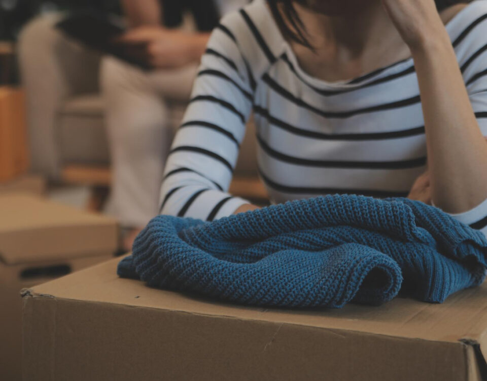 É legal vender roupas com defeito de odor persistente?