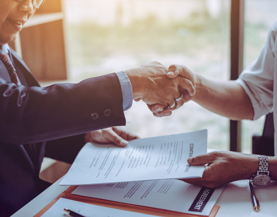 O que diz a lei sobre licitações e contratos públicos? O que diz a lei sobre licitações e contratos públicos?