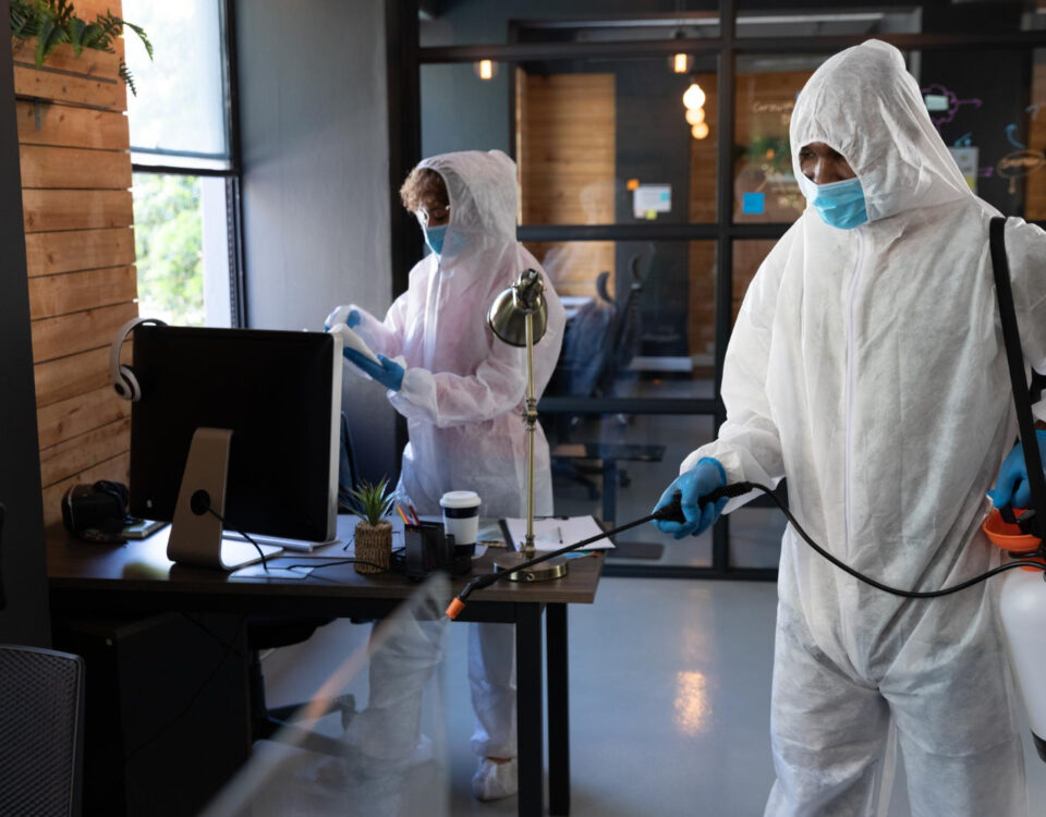 É permitido dedetizar empresas sem avisar funcionários? É permitido dedetizar empresas sem avisar funcionários?