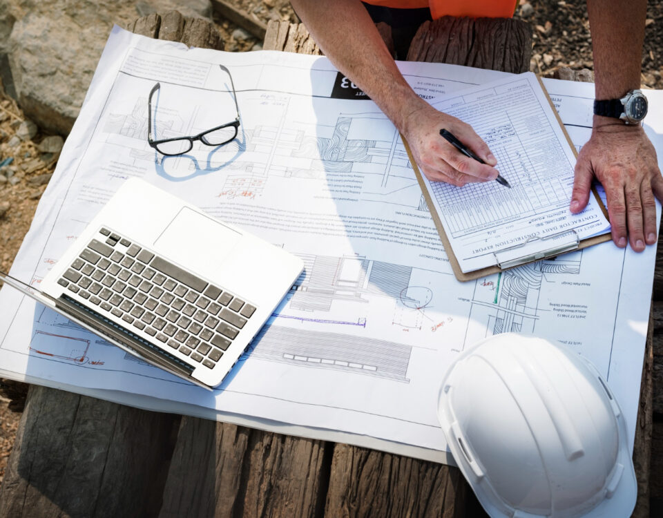 Quais normas regulam a construção de edificações?