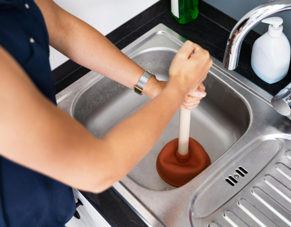 Quando o entupimento vira responsabilidade legal do morador?