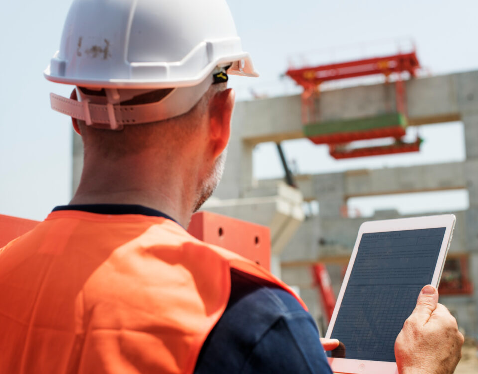 Monitoramento inteligente em obras exige consentimento legal?