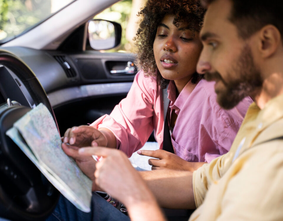 Quais são as obrigações legais ao dirigir fora do país?