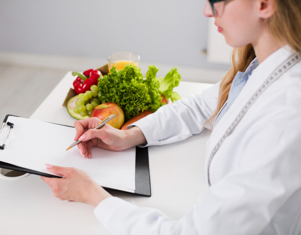 Nutrólogo pode prescrever medicamentos? Entenda os limites Nutrólogo pode prescrever medicamentos? Entenda os limites