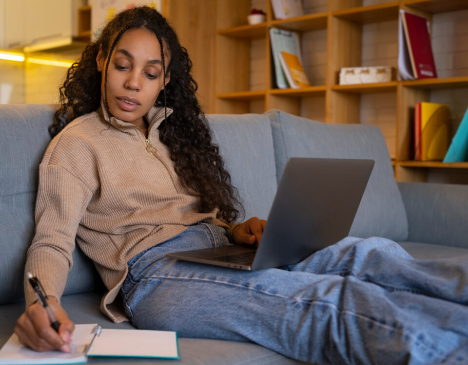 Nova política EAD: o que muda nas normas e nos cursos? Nova política EAD: o que muda nas normas e nos cursos?
