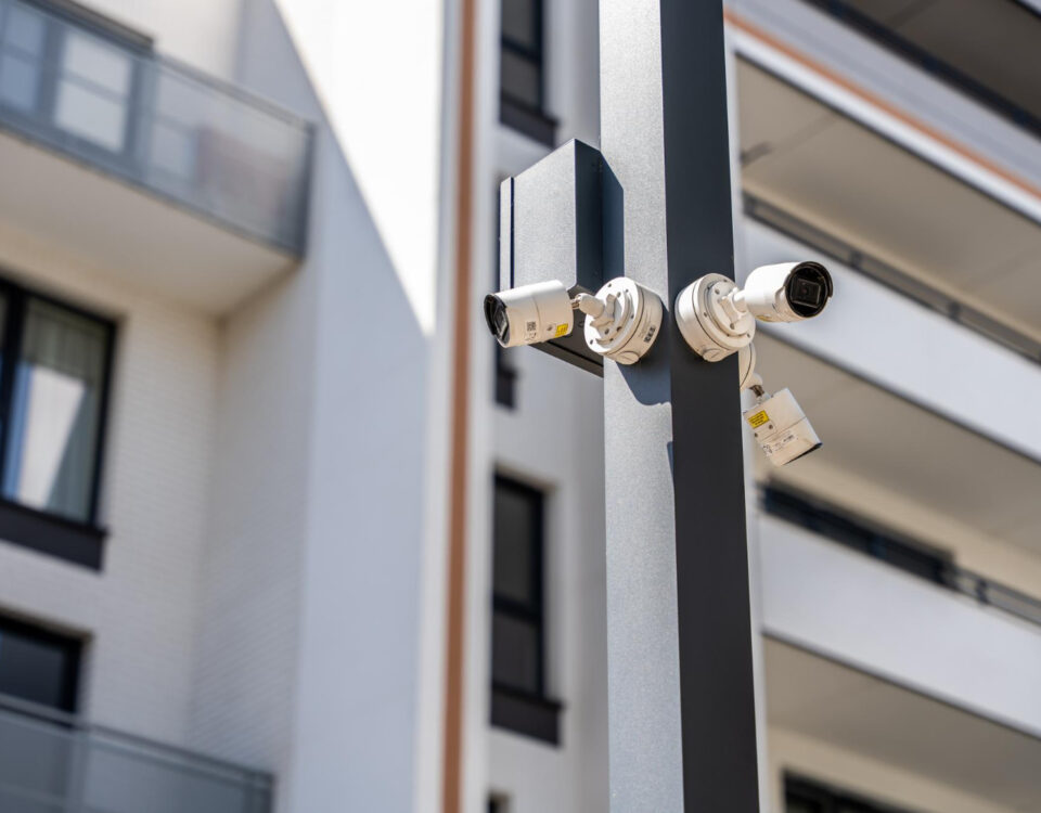 Monitoramento em condomínio: onde a lei traça limites? Monitoramento em condomínio: onde a lei traça limites?