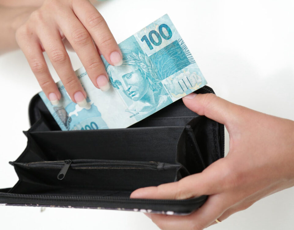 Dinheiro em tempos diferentes: como cada geração aprendeu a lidar com as finanças Dinheiro em tempos diferentes: como cada geração aprendeu a lidar com as finanças