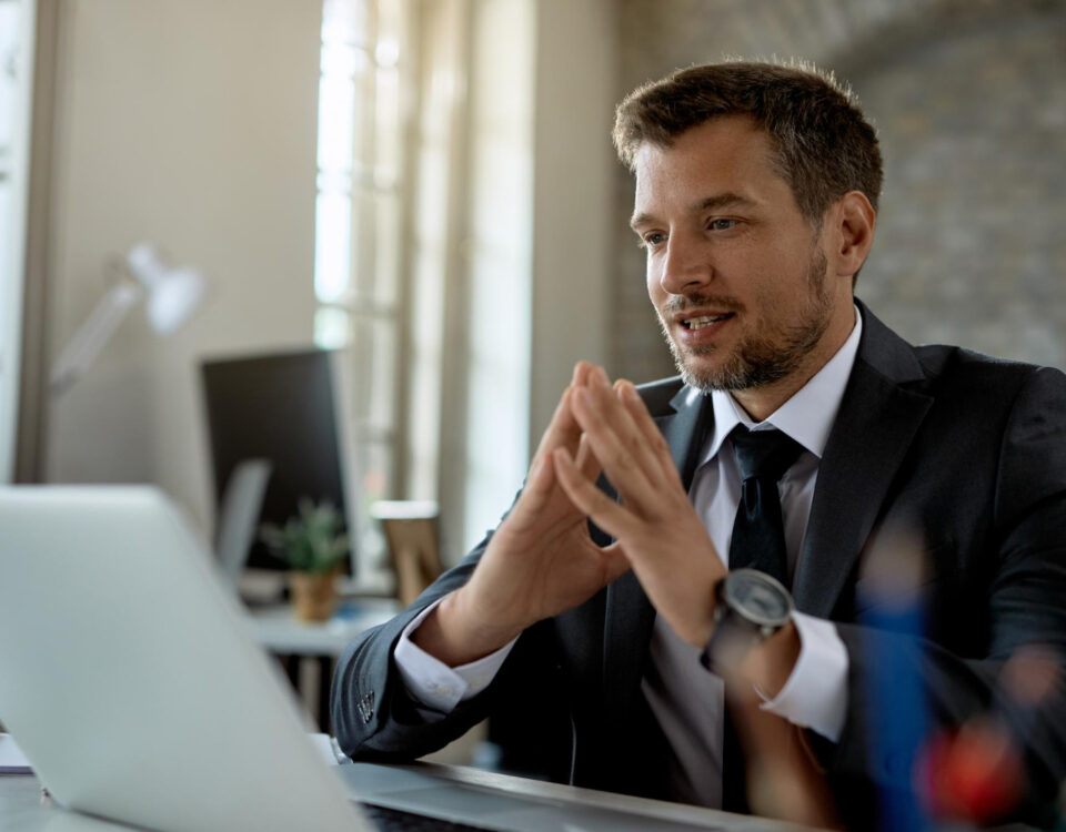 Advogado online ou presencial: qual escolha protege mais você?