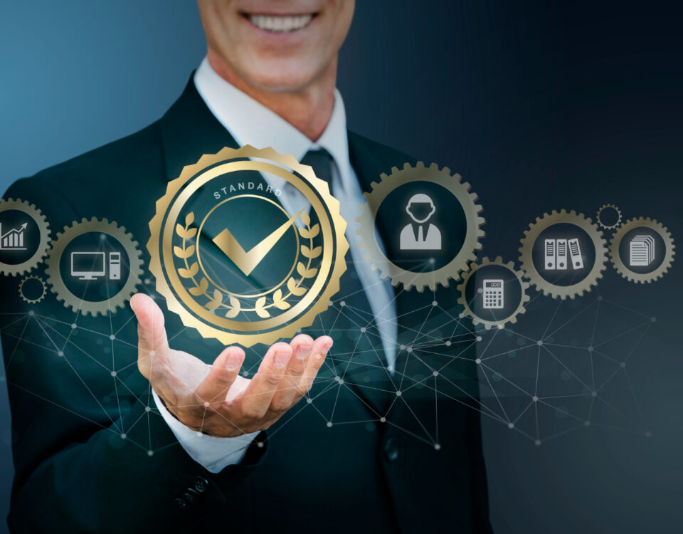 ISO 9001:2026 pode exigir revisão de contratos e evidências?